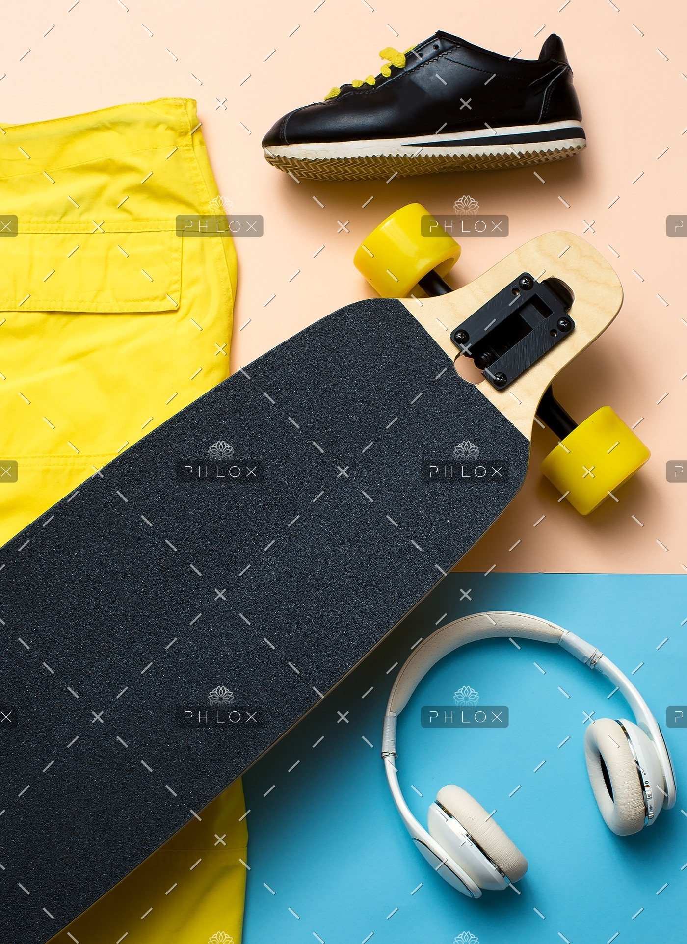 demo-attachment-7-minimal-design-skate-music-sneakers-urban-outfit-PCECYEM